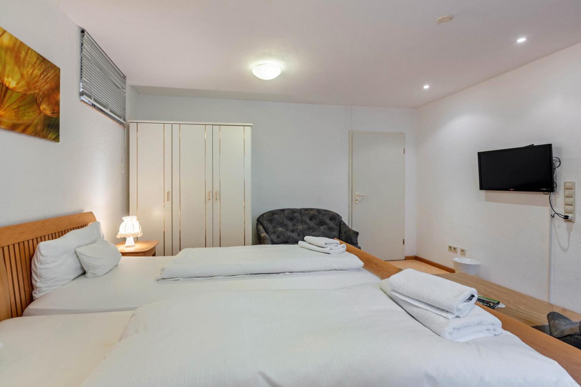 Apartments Am Schwarzwaelder Hof Бад-Беллинген Экстерьер фото