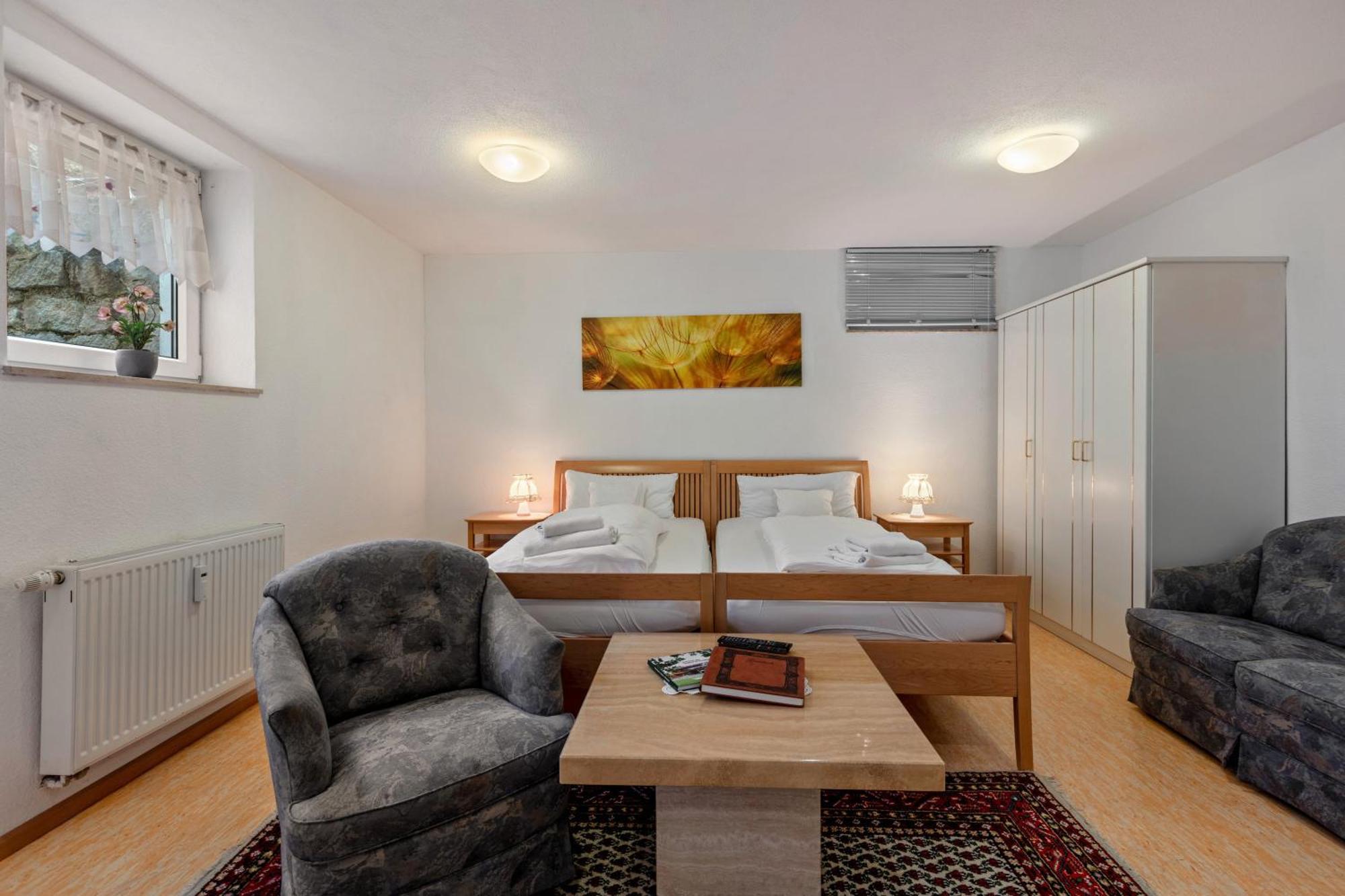 Apartments Am Schwarzwaelder Hof Бад-Беллинген Экстерьер фото