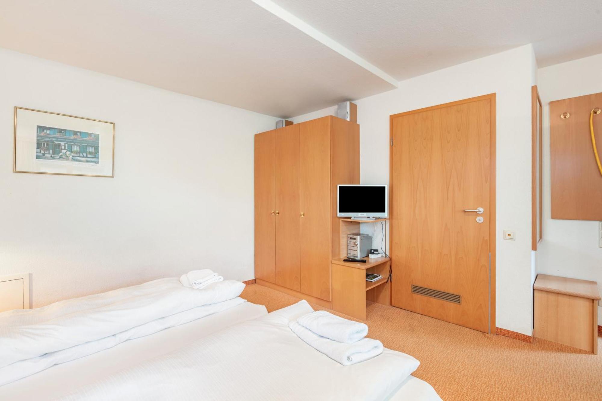 Apartments Am Schwarzwaelder Hof Бад-Беллинген Экстерьер фото